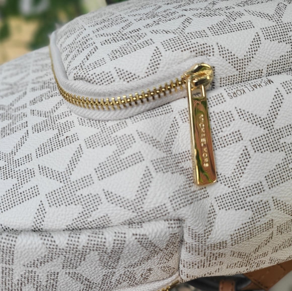 🔥SOLD🔥MICHAEL KORS🌻 ERIN MEDIUM MK LOGO SIGNATURE BACKPACK🎒 - Picture 9 of 13